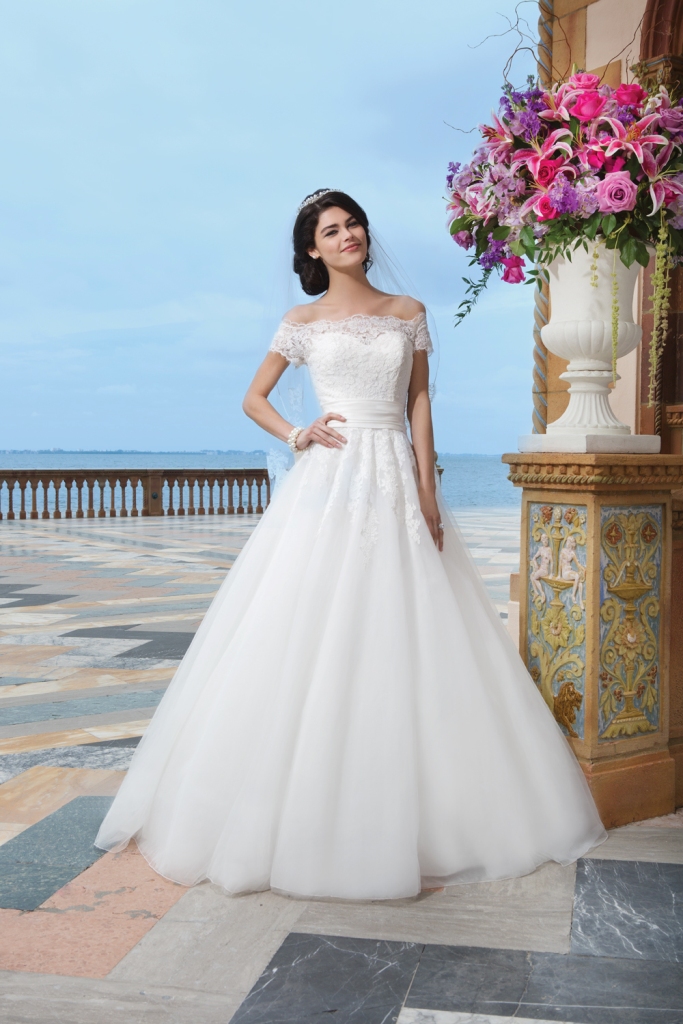 What is the best style wedding dress for broad shoulders 
