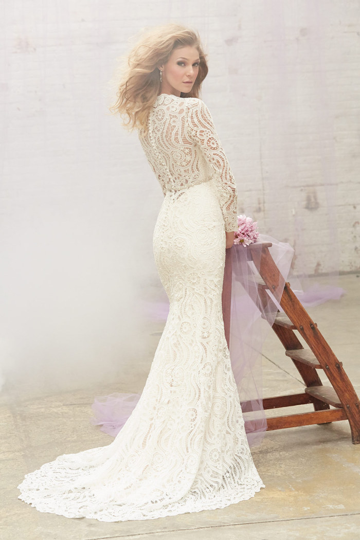 long sleeved lace wedding dress