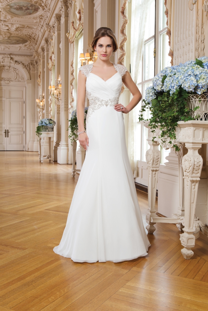 Queen Anne style wedding gown