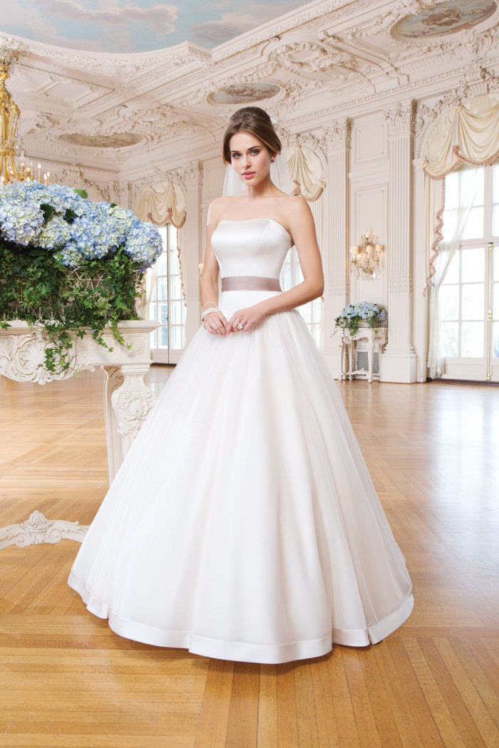 Ball Gown Wedding Dress Strapless