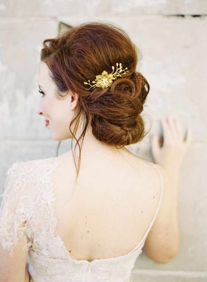 'Molly' Golden Bridal Hair Comb by Hushed Commotion.  Photography by Jen Huang