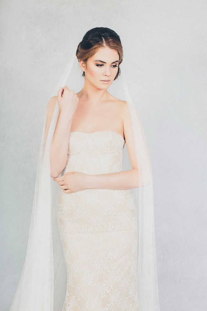 Elizabeth Stuart Bella Gown and Soft Tulle Veil