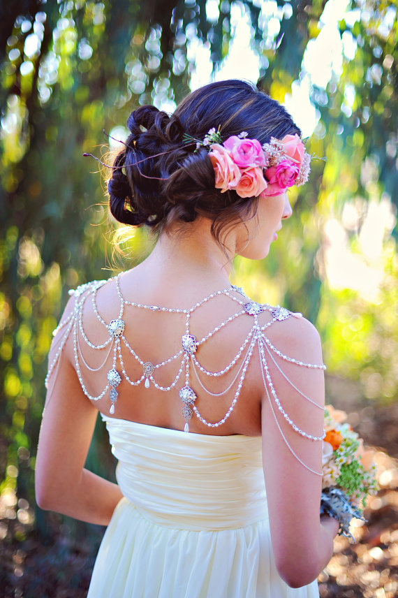 Bridal shoulder chain from The Little White Dress on Etsy | Arina Photography