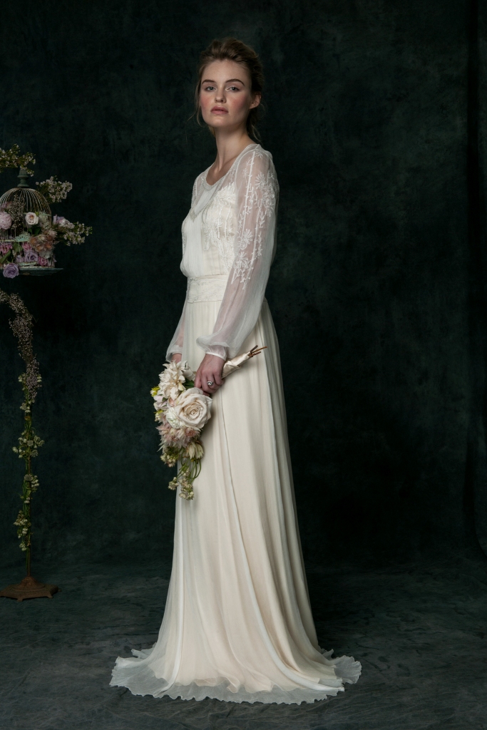 Long sleeve wedding dress with loose sleeves Saja Wedding Dresses 2016 | Photography by Dayane Ohira