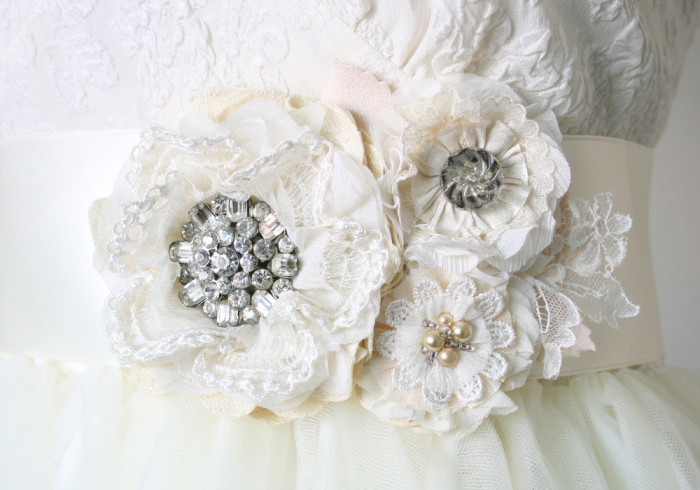 Floral bridal sash | By Rosy Posy Designs on Etsy