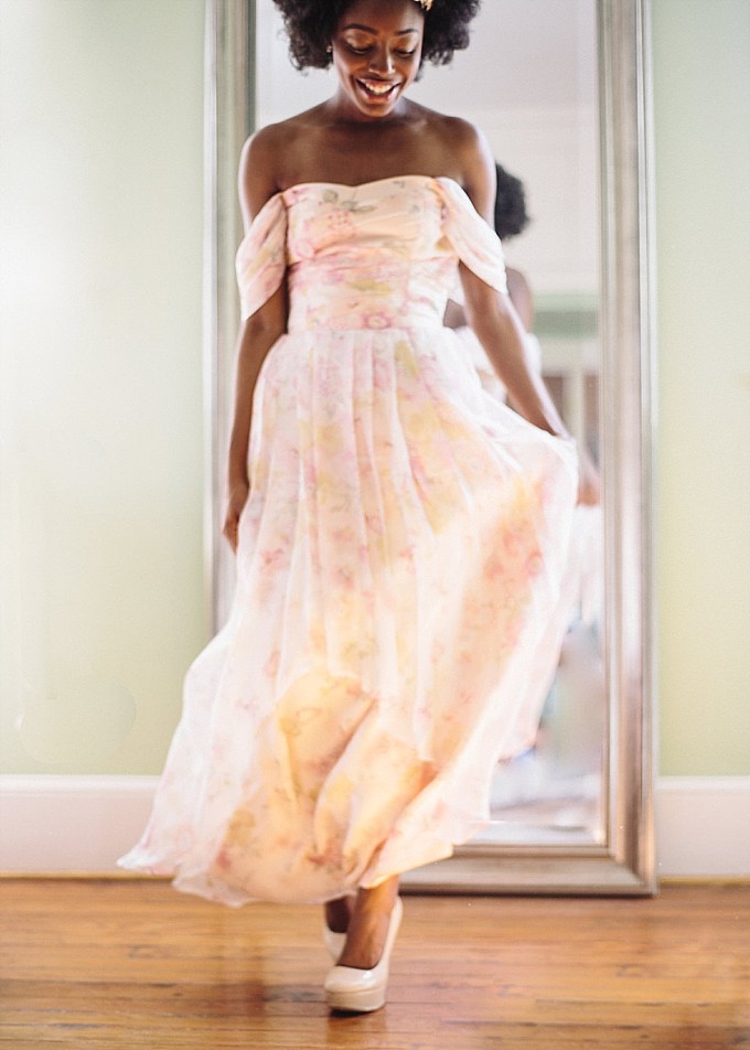 Bridesmaid in blush pink floral PPS Couture Dress | Photography by Kelly Sauer