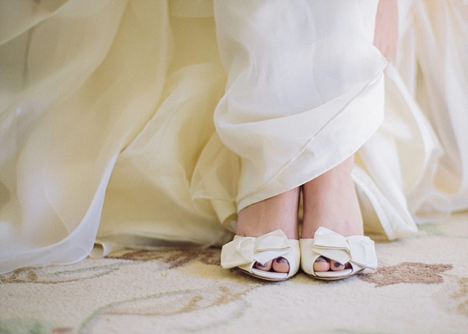 Ivory bow bridal shoes by kate spade new york | Photography by Kelly Sauer