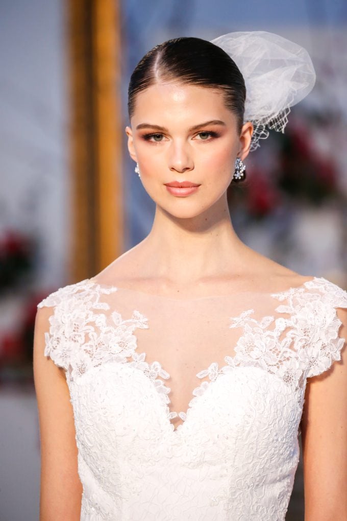 Classic wedding dress neckline detail | Anne Barge Spring 2017