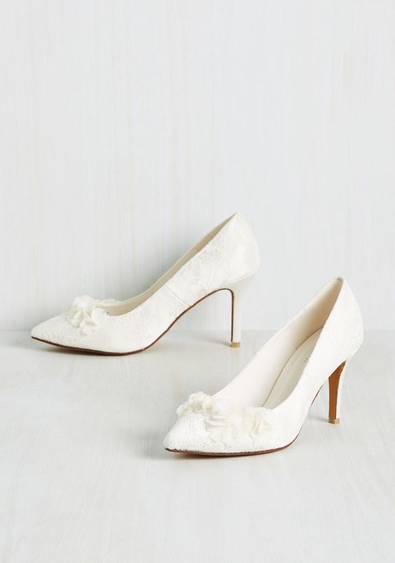 Retro style lace bridal heels