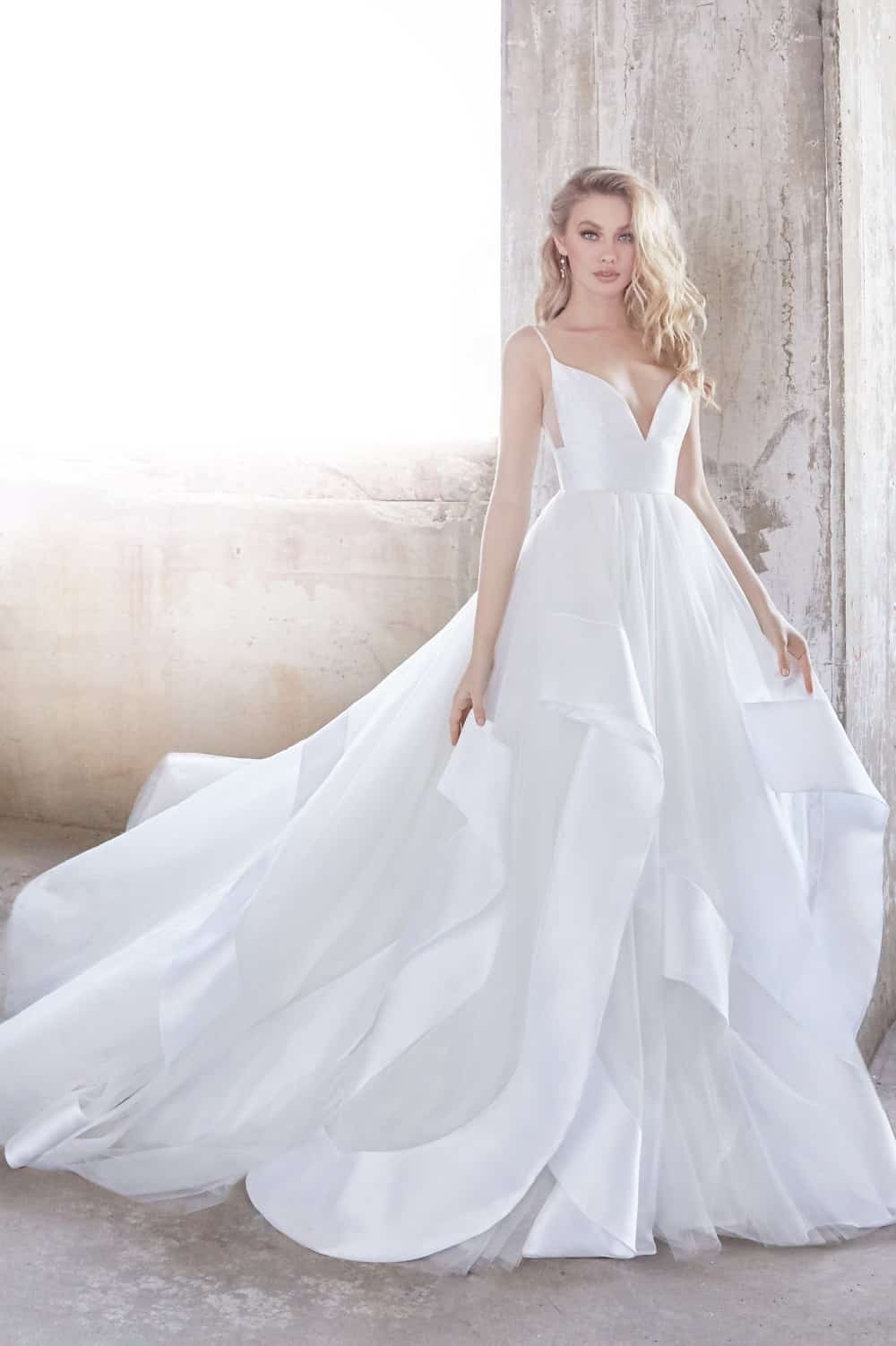 Style 6761, Stevie Wedding Dress by Hayley Paige | The Dressfinder (the US  & Canada)