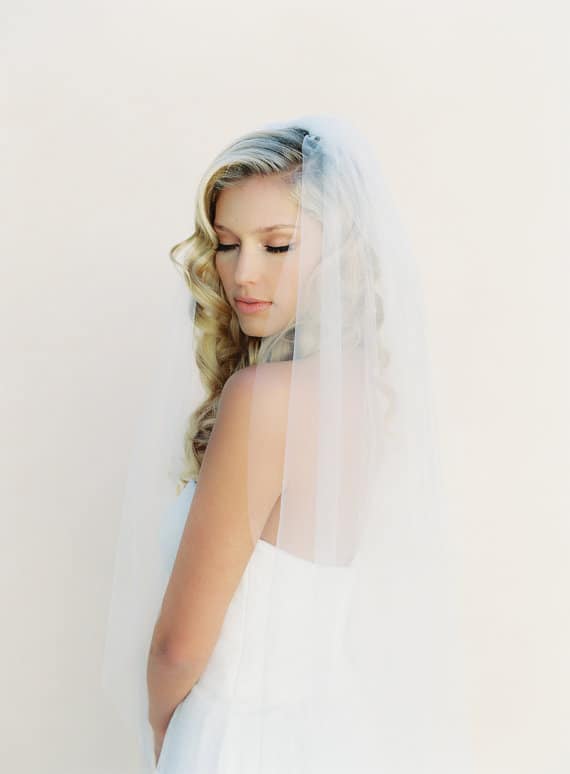 veli per un abito da sposa senza spalline di Veiled Beauty