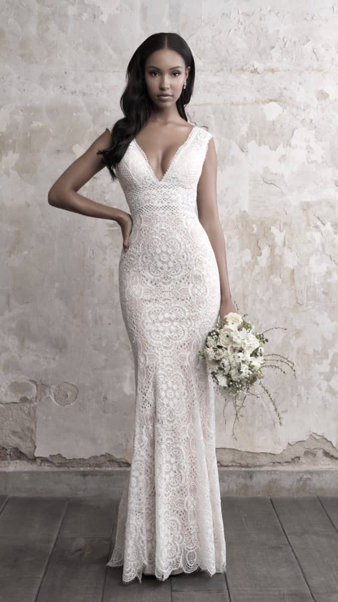 Fitted lace wedding dress with V neck 