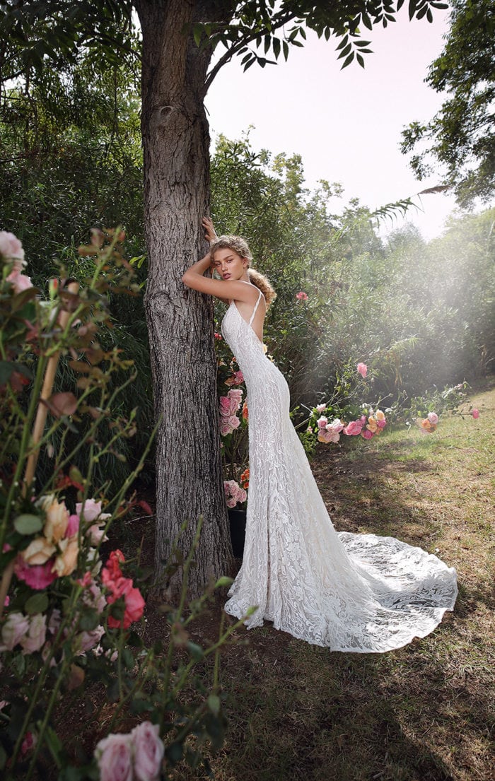 Mermaid wedding dress with plung neckline