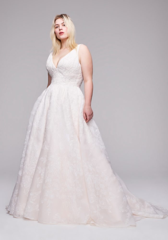 Plus size V neck bridal gown Lupita