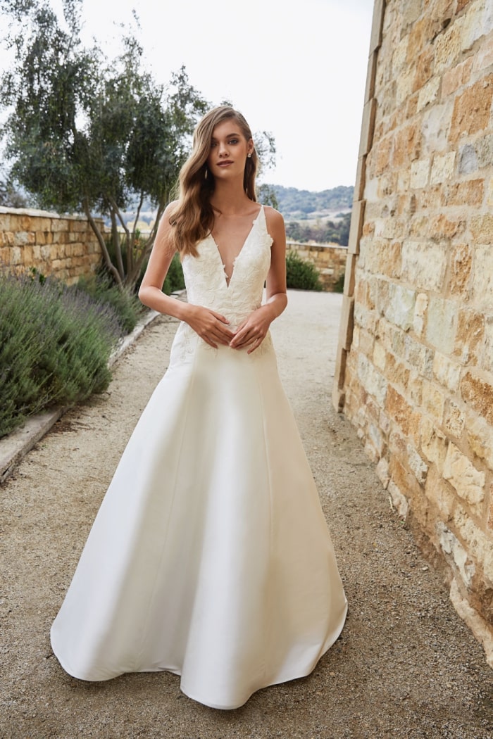 V neck bridal gon Jenny by Jenny Yoo Wedding Dress