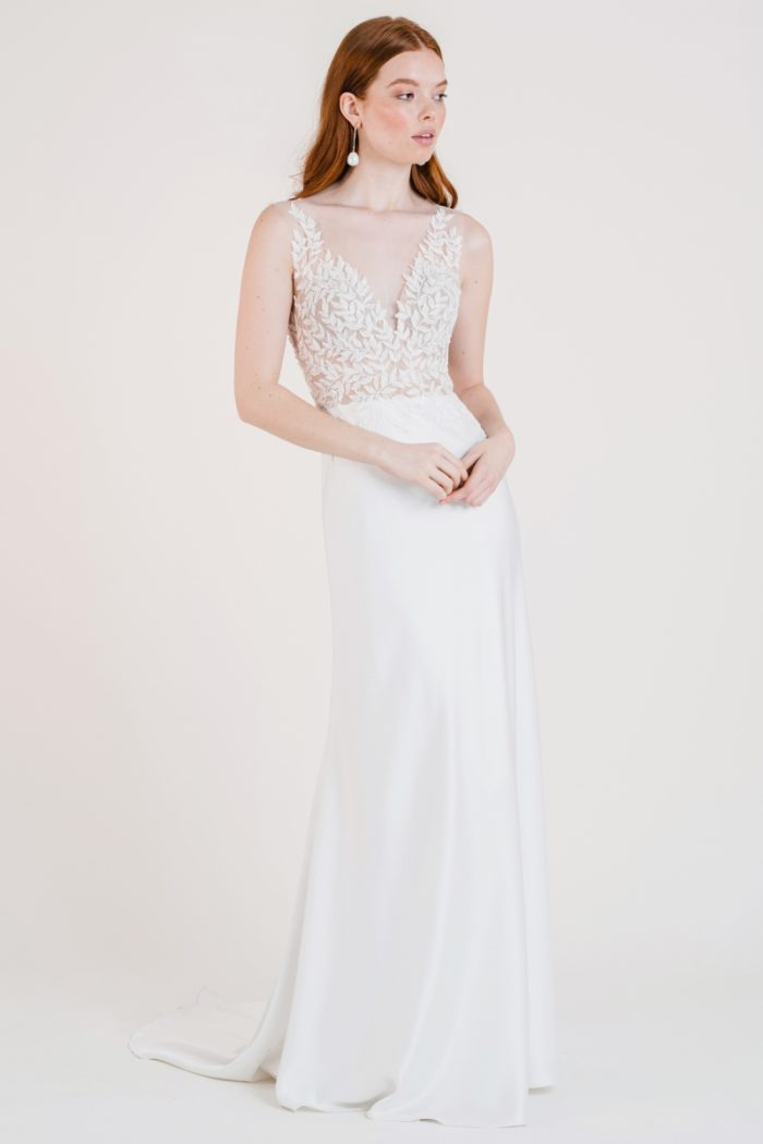 Lace bodice v neck fitted wedding dress