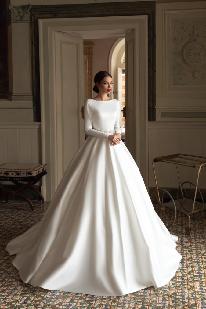 Long sleeve ivory wedding dress